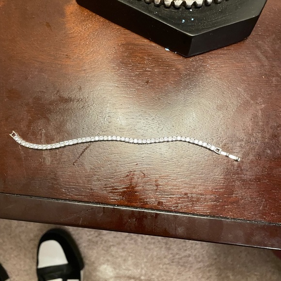 Six and half diamond tennis bracelet - Picture 1 of 3